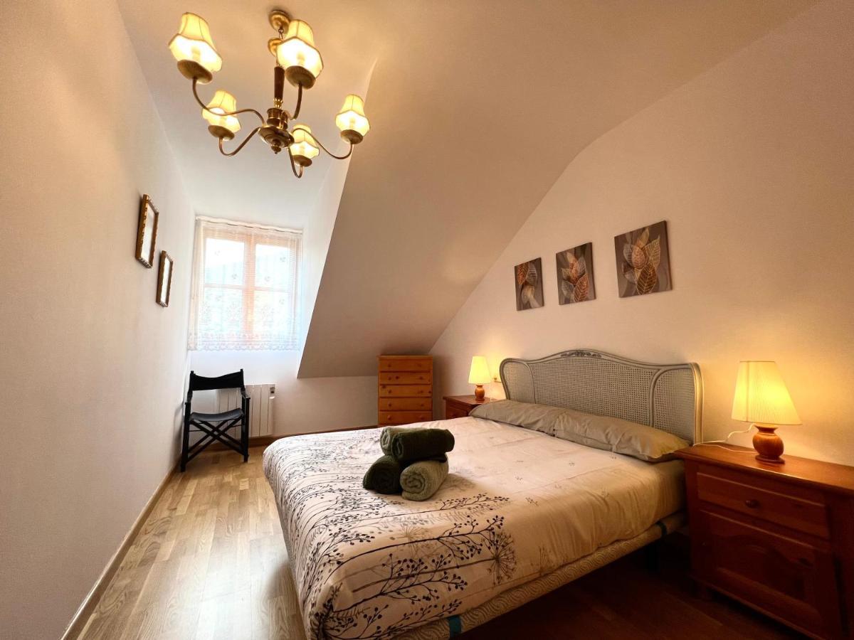 Apartamento Centrico Con Parking - L'Amfitriona Rialp Eksteriør billede