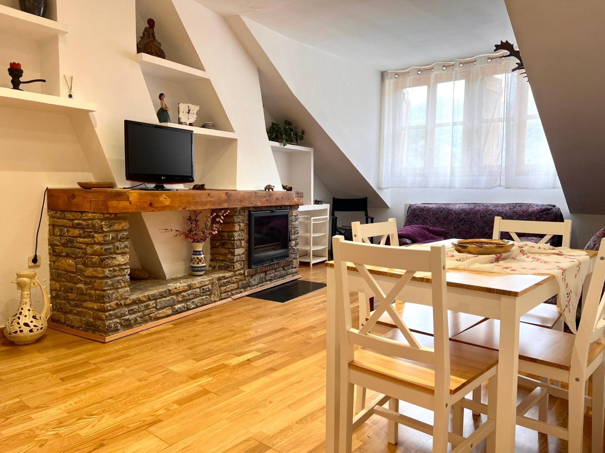Apartamento Centrico Con Parking - L'Amfitriona Rialp Eksteriør billede