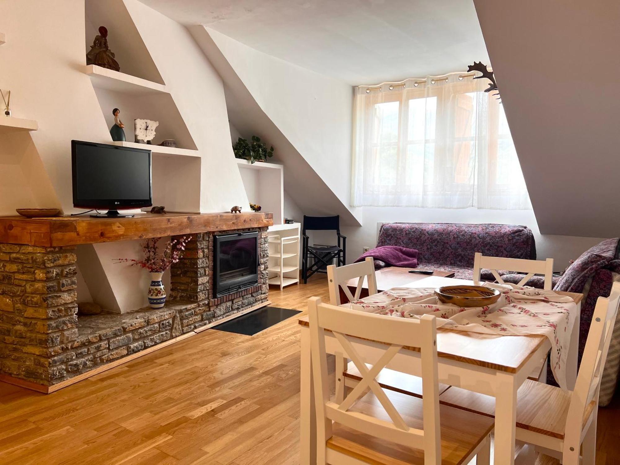 Apartamento Centrico Con Parking - L'Amfitriona Rialp Eksteriør billede