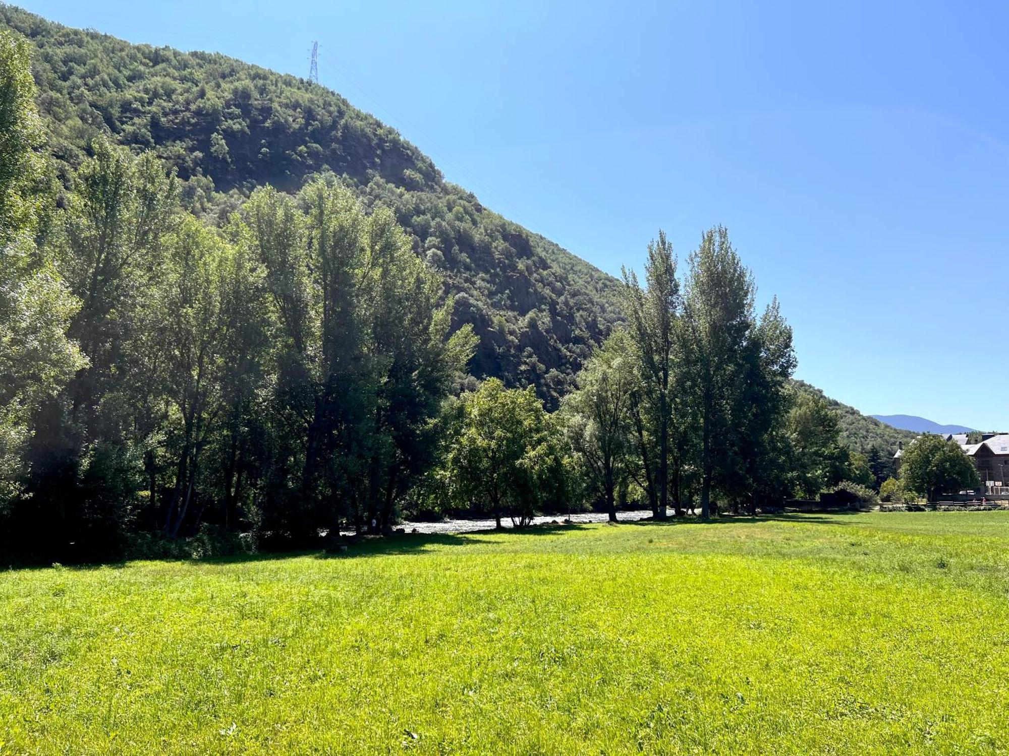 Apartamento Centrico Con Parking - L'Amfitriona Rialp Eksteriør billede